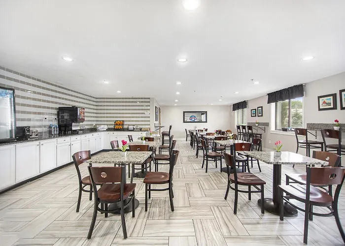 Baymont By Wyndham Grand Haven