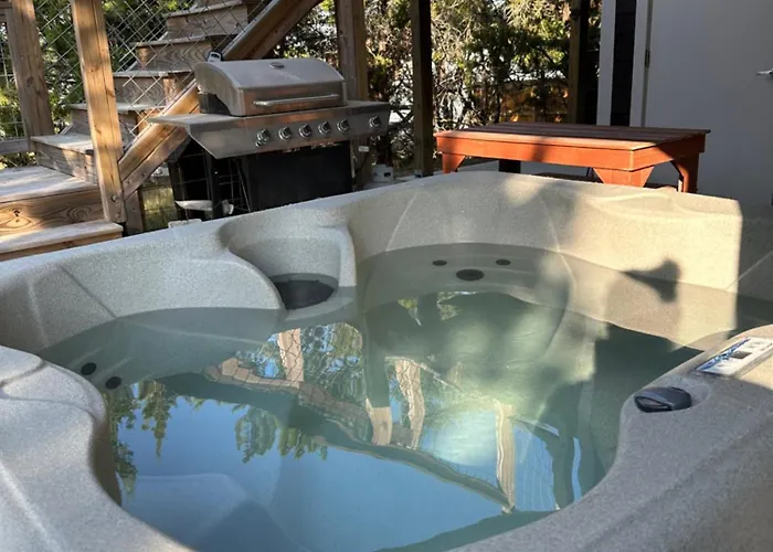 Minutes To Swim, Pet Friendly, Sleeps 6, Jet Skis
