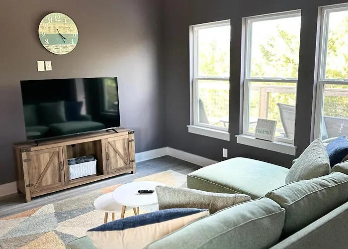 Minutes To Swim, Pet Friendly, Sleeps 6, Jet Skis