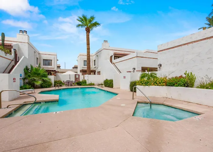 Renovated Private In The Heart Of Old Town Scottsdale, Pool & Hot Tub, Outdoor Bar & Kitchen, Walk To Shops & Bars