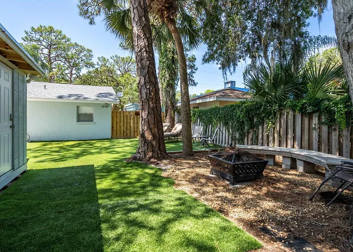 Beautiful Updated 2Bedroom Suite Minutes To Downtown, Amazing Beaches, Restaurants, Theaters And More