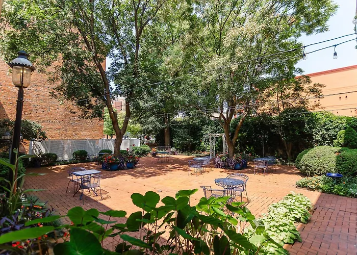 Oaks Inn Baltimore At 1840S Plaza