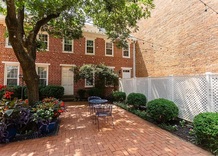 Oaks Inn Baltimore At 1840S Plaza