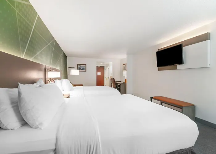 Comfort Inn & Suites Lake George