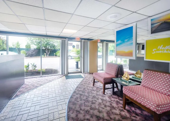 Days Inn By Wyndham Hicksville Long Island