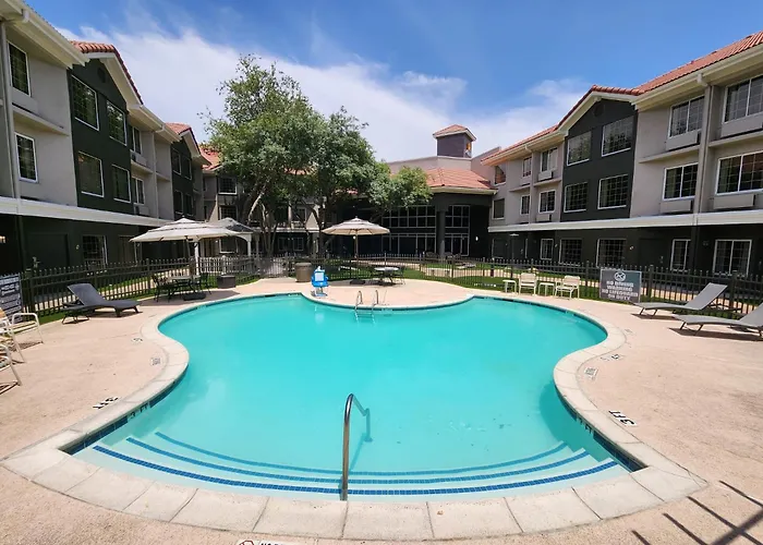 La Quinta By Wyndham Dallas - Addison Galleria
