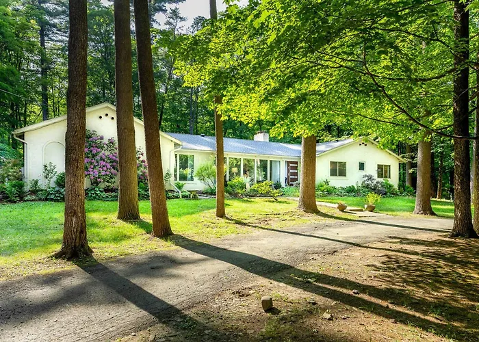 'Casa Real' ~ Expansive Woodstock House W/ Hot Tub