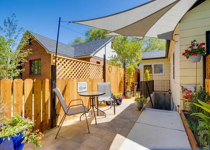 Ski & Hike: Cozy Dtwn Reno Studio W/ Fireplace