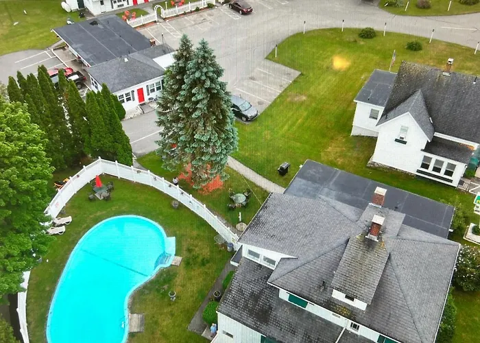 Claddagh Motel & Suites