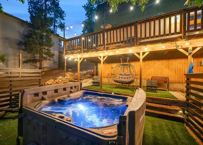Pine Den Cabin: Arcade+Fire Pit+Bbq