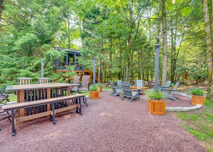 Hot Tub, Beach Access: Albrightsville Retreat!