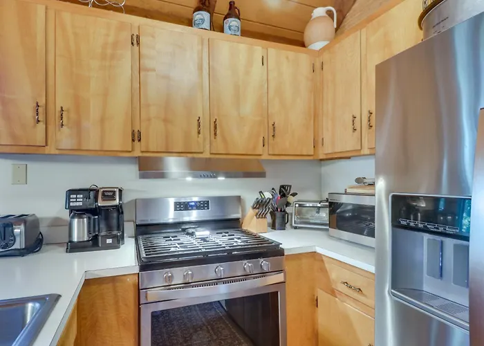 Wintergreen Home W/ Hot Tub, Deck & Mountain Views