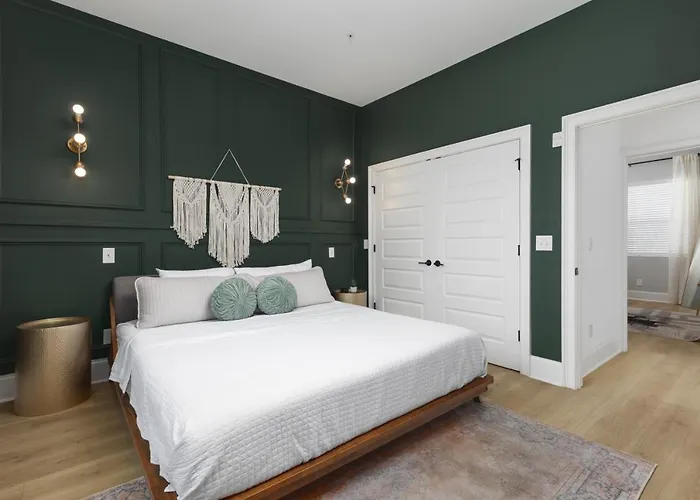 Trendy East Nashville Near Coffee Shops & Downtown