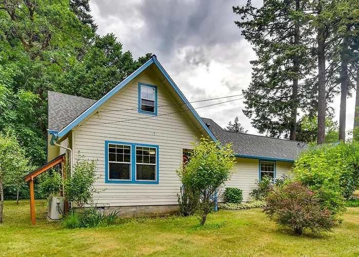 Downtown Home W/ Patio - Walk To Shops & Dining!