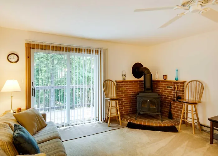 Lovely White Mountains Condo: Hike, Ski & Unwind!