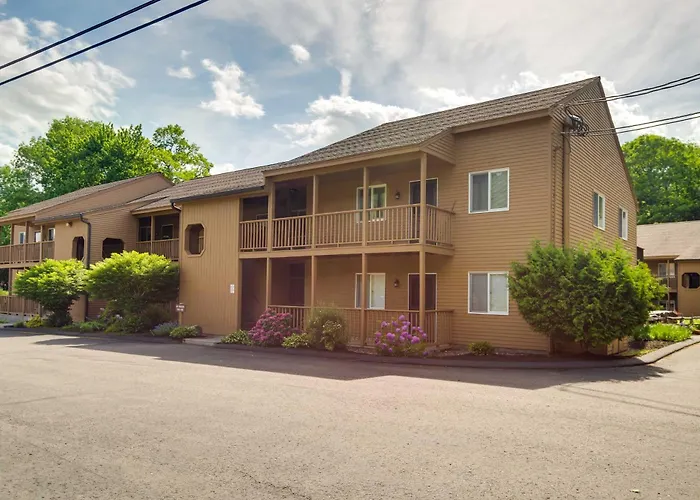 Lovely White Mountains Condo: Hike, Ski & Unwind!