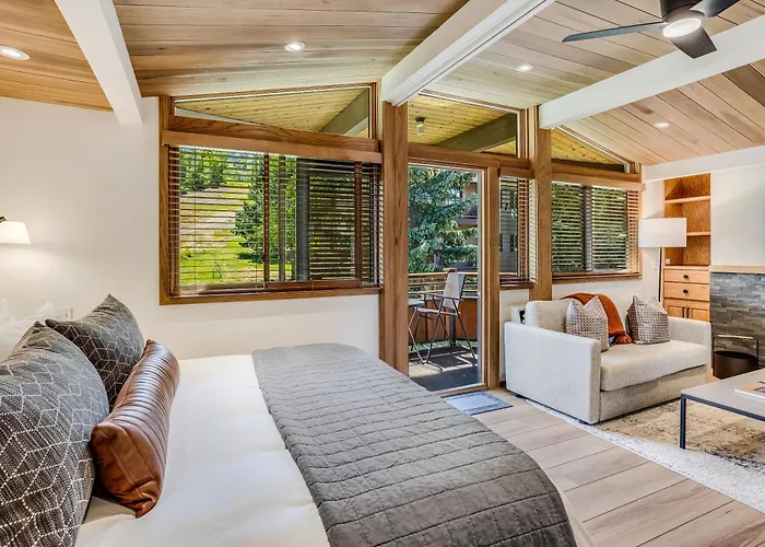Laurelwood Condominiums 415