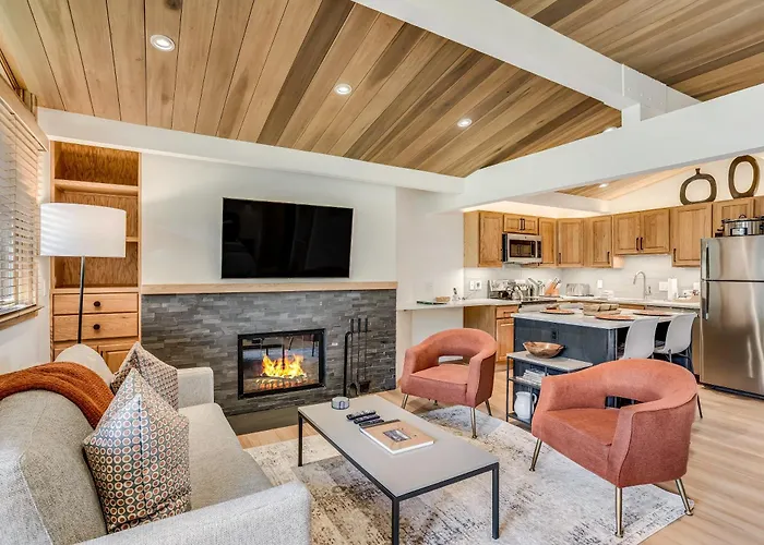Laurelwood Condominiums 415