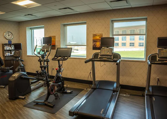Hampton Inn & Suites Erie Bayfront