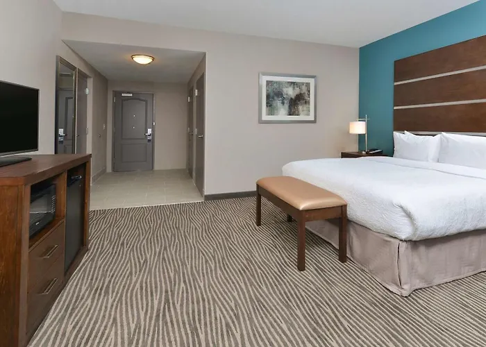 Hampton Inn & Suites Des Moines Downtown