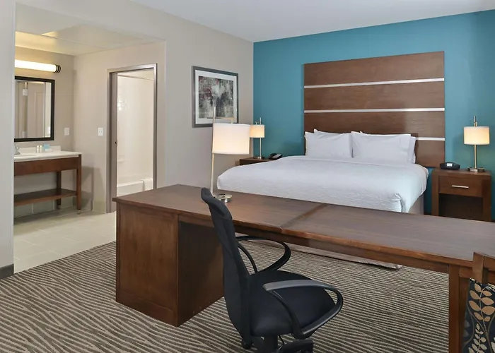 Hampton Inn & Suites Des Moines Downtown