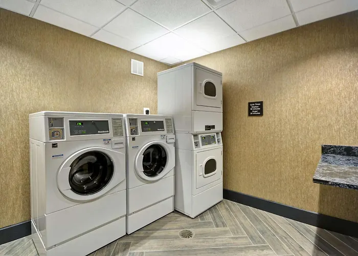 Hampton Inn & Suites Detroit/Warren