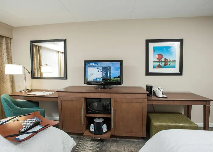 Hampton Inn & Suites Cincinnati-Union Centre