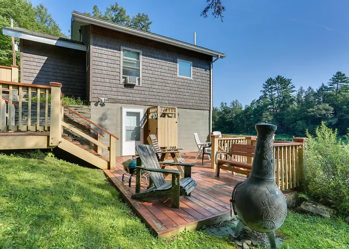 Pet-Friendly Hancock Home On The Delaware River!
