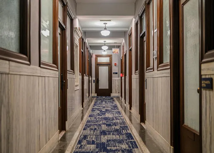 Blu-Tique, Akron, A Tribute Portfolio Hotel