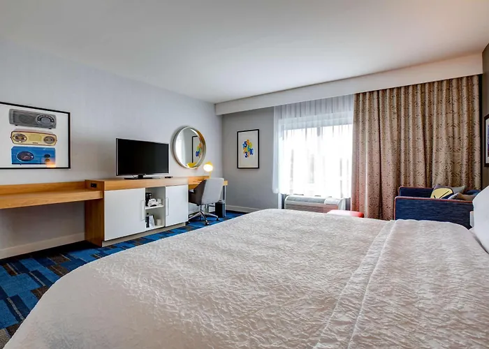 Hampton Inn & Suites Boston/Waltham