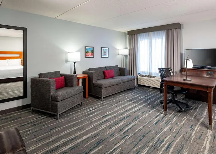 Hampton Inn & Suites St. Louis At Forest Park