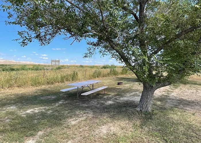 Badlands Hotel & Campground