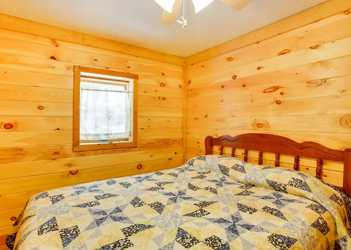 Cozy Interlochen Cabin W/ Dock: 1 Mi To Bass Lake