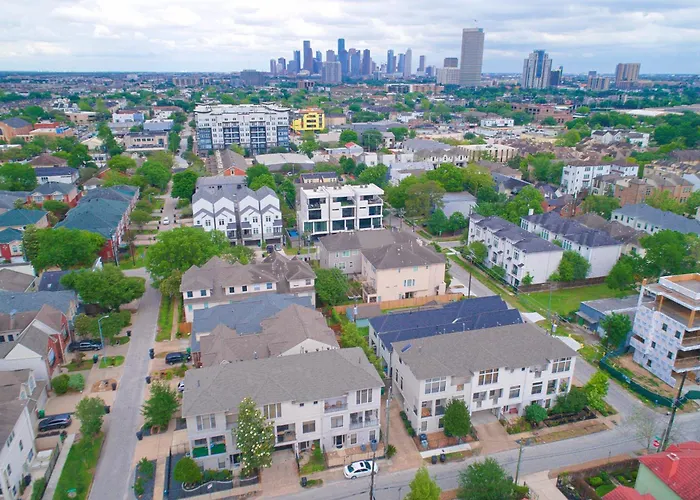 Modern, Luxury Home, 3Bedroom, 3Baths Houston, Nrg Stadium