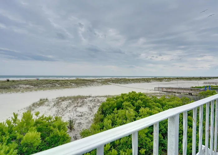 Cozy Oceanfront Condo W/ Pool & Beach Access!