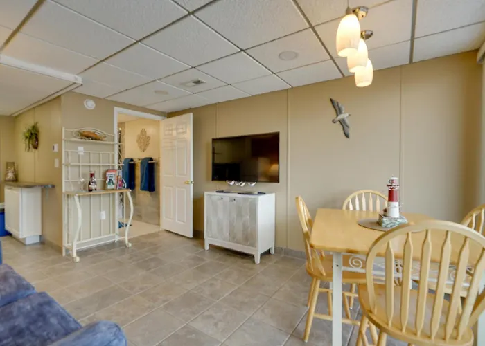 Cozy Oceanfront Condo W/ Pool & Beach Access!