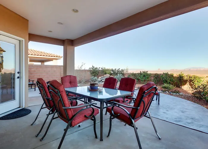 Fire Pit & Mountain Views: Horseshoe Bend Retreat