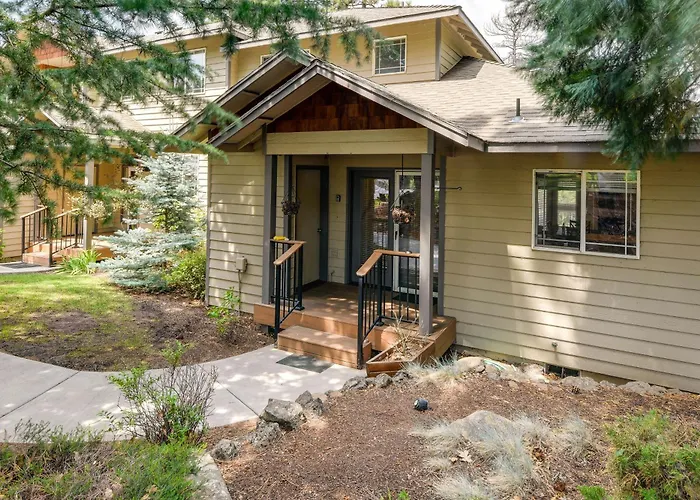 Resort-Style Klamath Falls Home, Golf Course View!