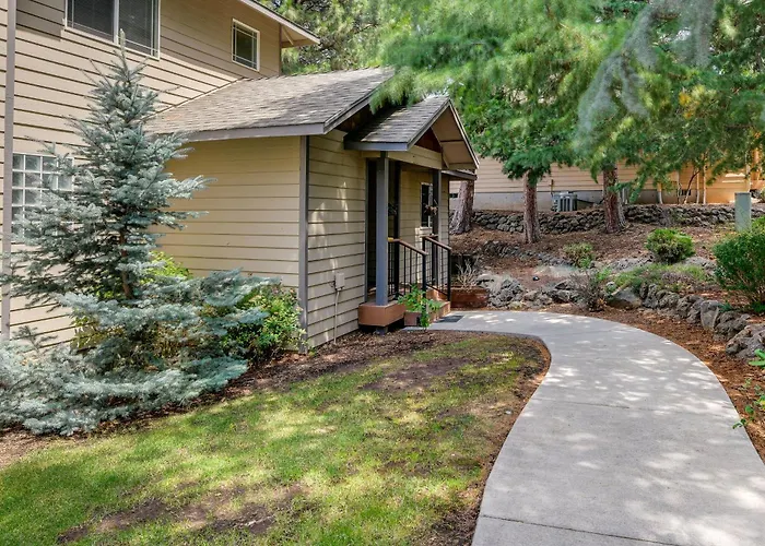 Resort-Style Klamath Falls Home, Golf Course View!