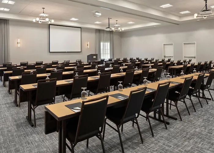 Courtyard Mankato Hotel & Event Center
