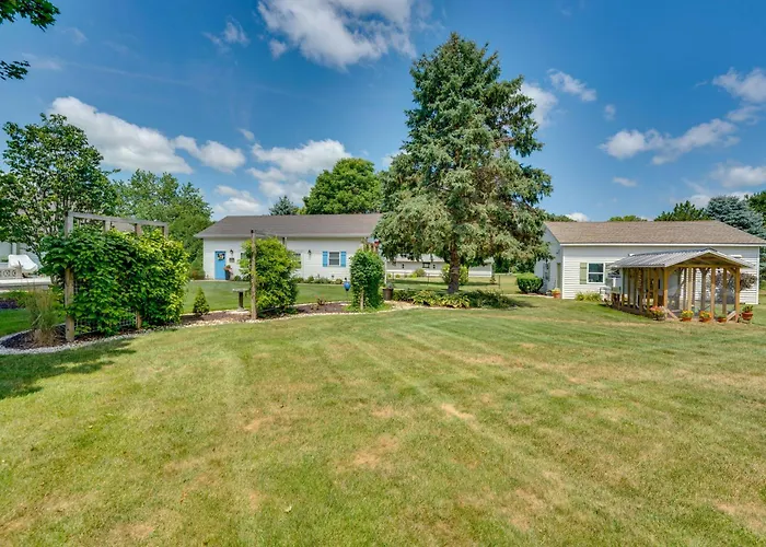 Peaceful Harvard Vacation Rental: 3 Mi To Town!