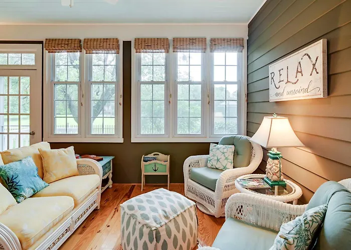Charming Cottage Near Golf Courses & Marsh Walk!