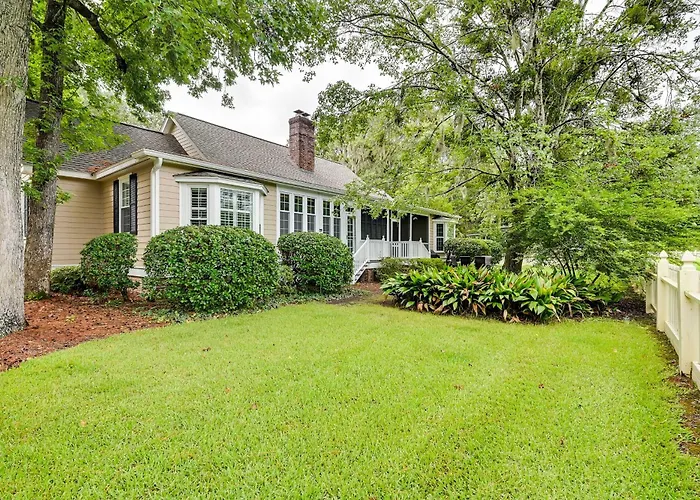 Charming Cottage Near Golf Courses & Marsh Walk!
