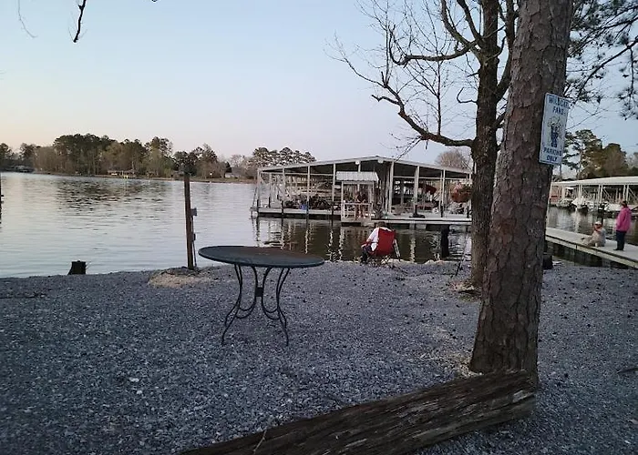 Bay Springs Country Inn & Marina