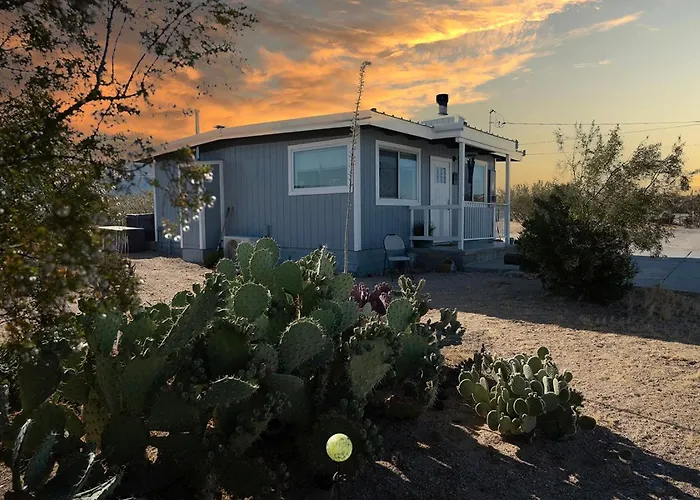 The Raven House - Renovated Homestead Cabin