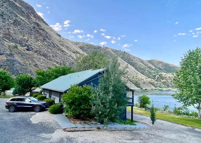 Steelhead Lodge