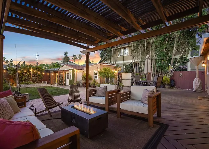 Relax In A Gorgeous 6 Person Quaint Home