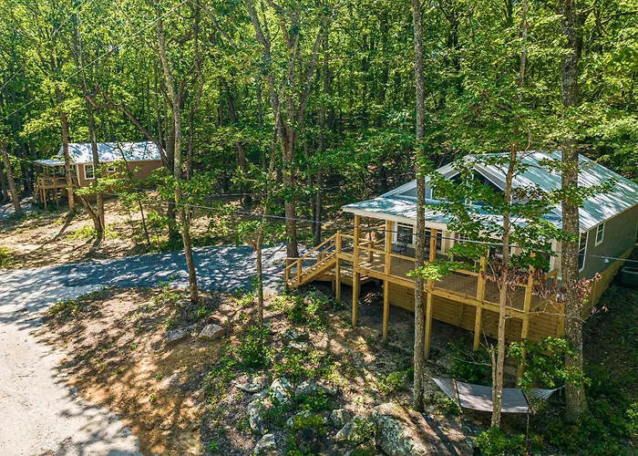 The Otter Box Cabin - 92 Acres Beside Desoto State Park