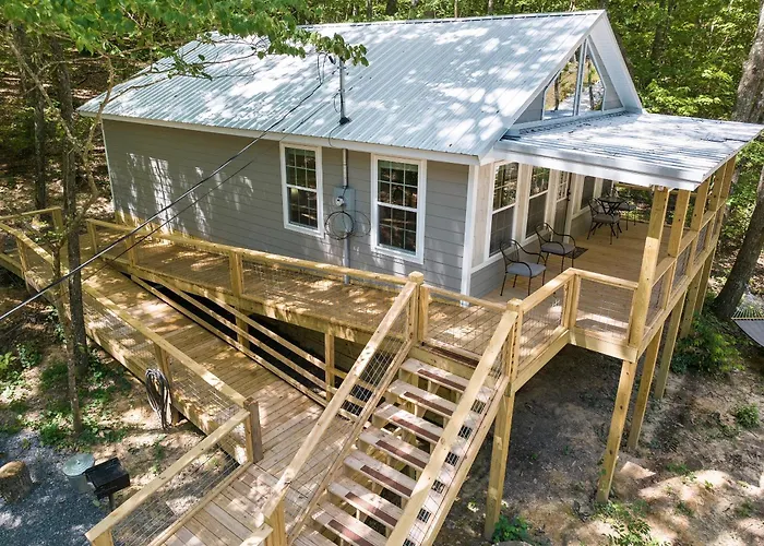 The Otter Box Cabin - 92 Acres Beside Desoto State Park