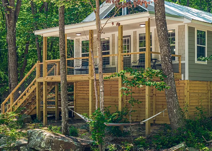 The Otter Box Cabin - 92 Acres Beside Desoto State Park